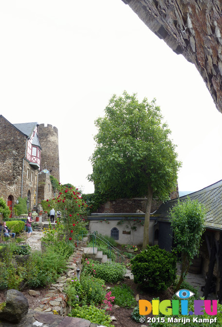 FZ017223-29 Courtyard Burg Thurant